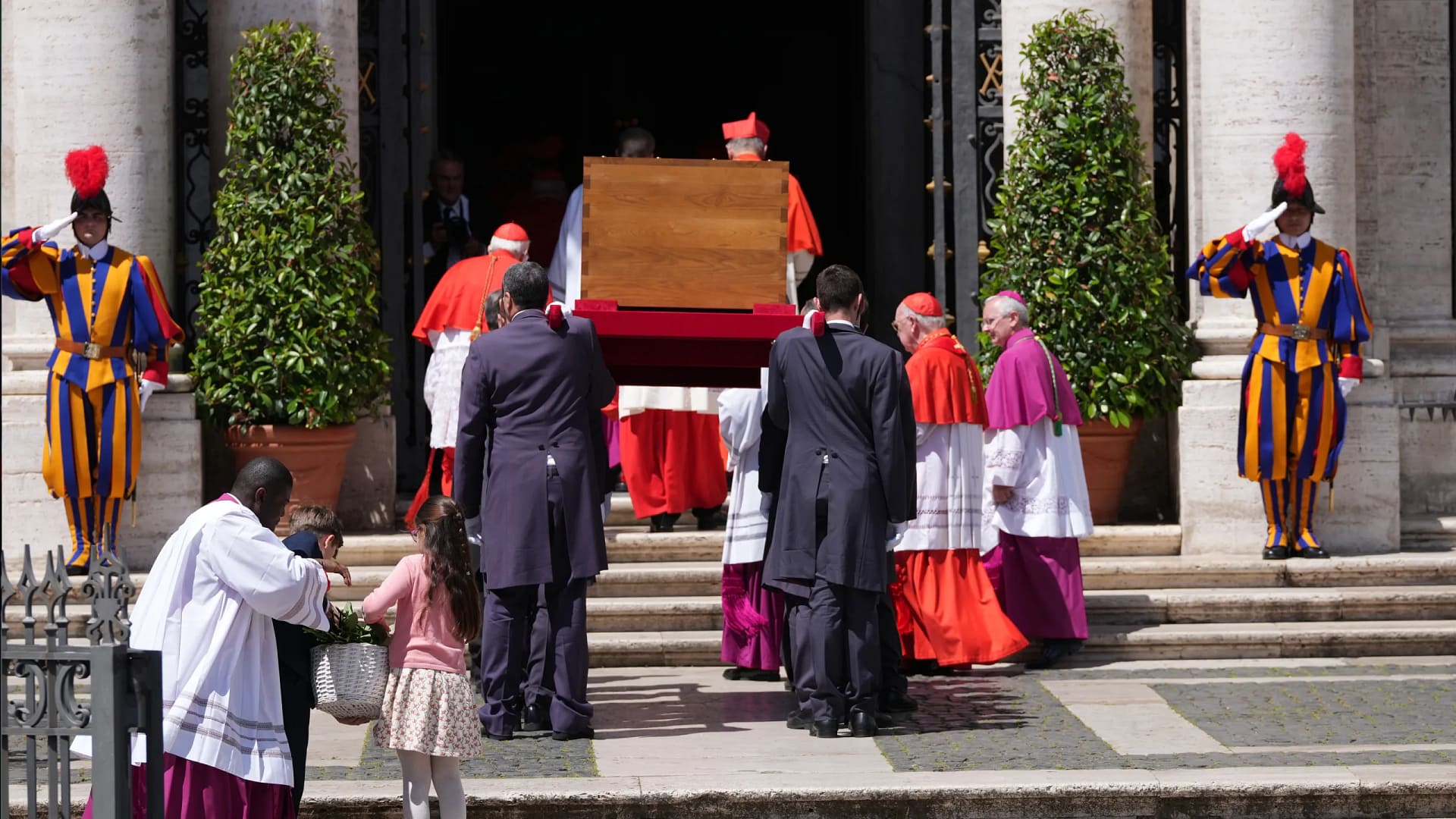 Pope Francis Last Journey: Di Shepherd Weh Choose Di Poor Say Bye-Bye